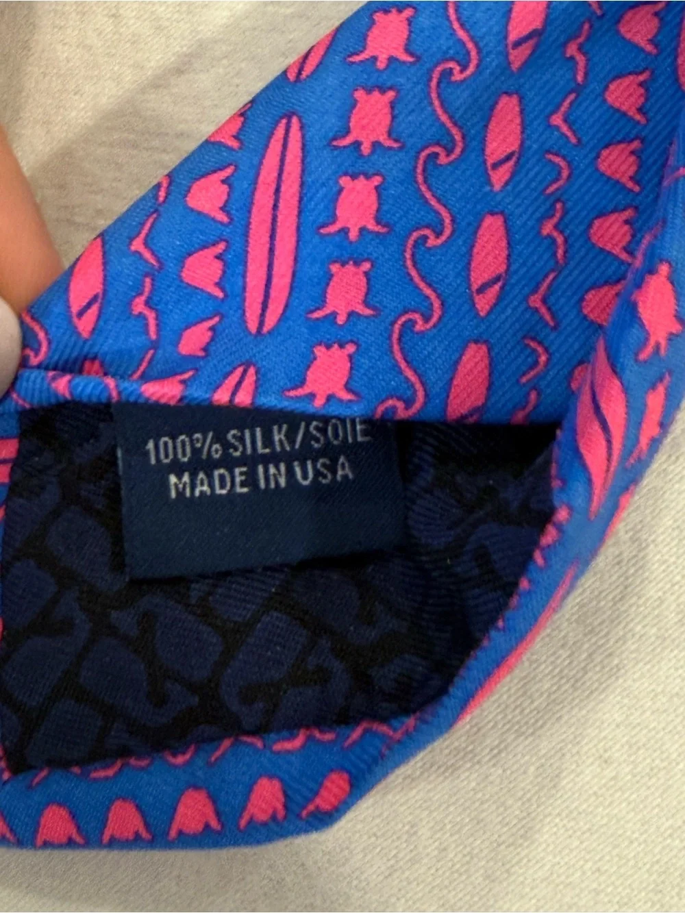 Vineyard Vines Men’s Blue & Pink Surf Patterned Silk Tie